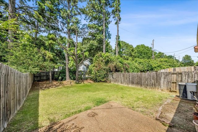 6812 MEADOW CHASE LN, Memphis, TN 38115