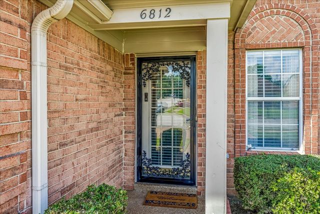 6812 MEADOW CHASE LN, Memphis, TN 38115