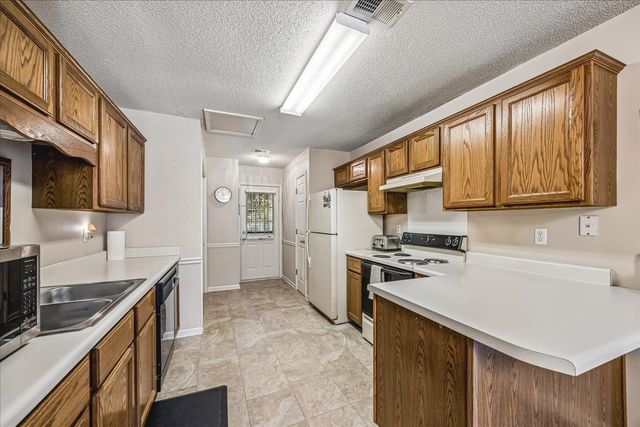 6812 MEADOW CHASE LN, Memphis, TN 38115