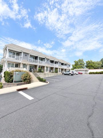 1046 New York Avenue 15, Huntington Station, NY 11746