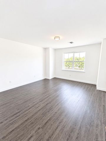 1046 New York Avenue 15, Huntington Station, NY 11746