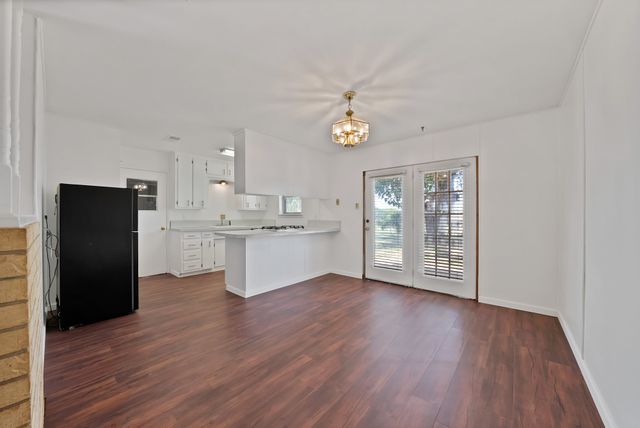 825 E Prairie View Road, Crowley, TX 76036