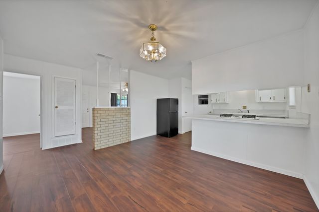 825 E Prairie View Road, Crowley, TX 76036