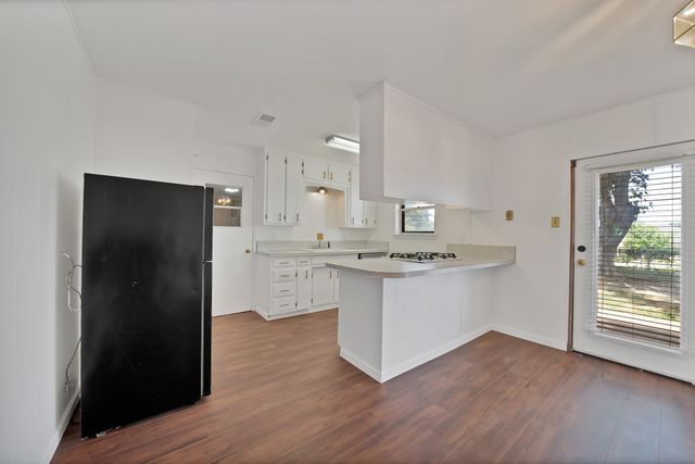 825 E Prairie View Road, Crowley, TX 76036