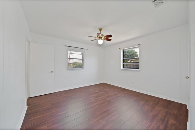 825 E Prairie View Road, Crowley, TX 76036