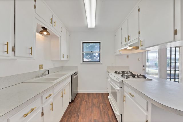 825 E Prairie View Road, Crowley, TX 76036