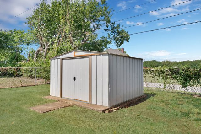 825 E Prairie View Road, Crowley, TX 76036