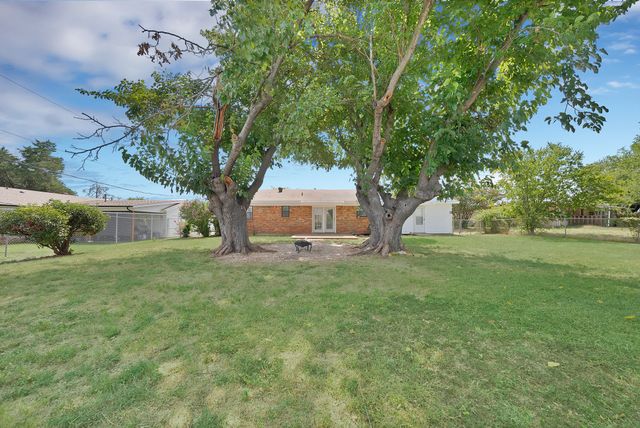 825 E Prairie View Road, Crowley, TX 76036