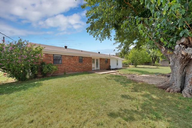 825 E Prairie View Road, Crowley, TX 76036