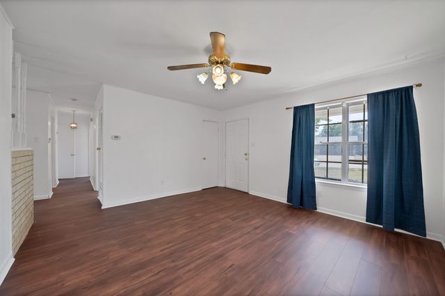 825 E Prairie View Road, Crowley, TX 76036