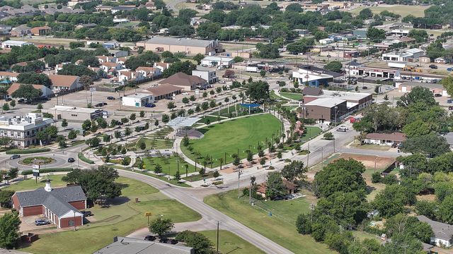 825 E Prairie View Road, Crowley, TX 76036