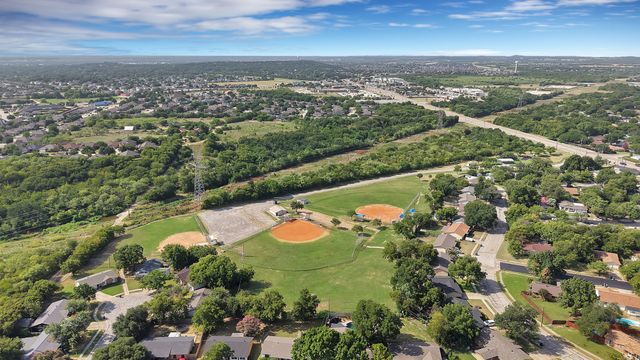 825 E Prairie View Road, Crowley, TX 76036