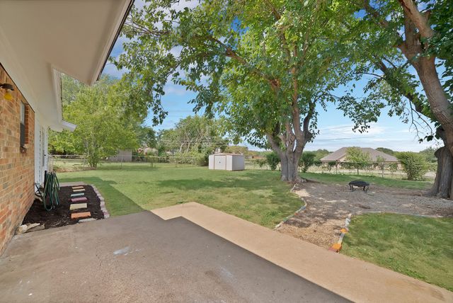 825 E Prairie View Road, Crowley, TX 76036