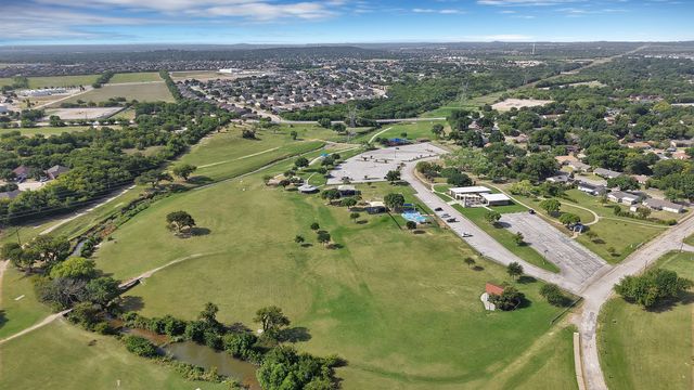 825 E Prairie View Road, Crowley, TX 76036