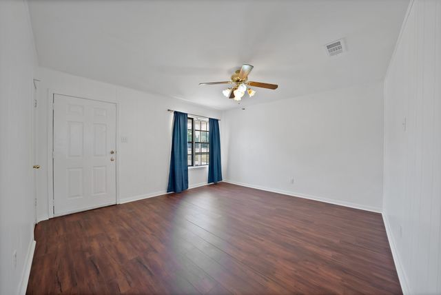 825 E Prairie View Road, Crowley, TX 76036