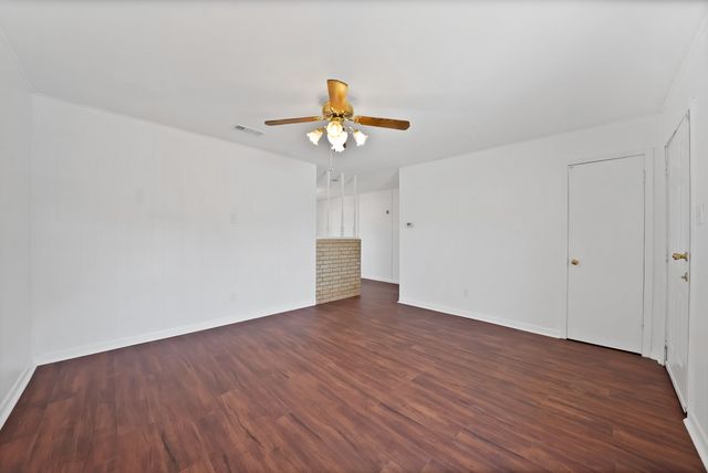 825 E Prairie View Road, Crowley, TX 76036