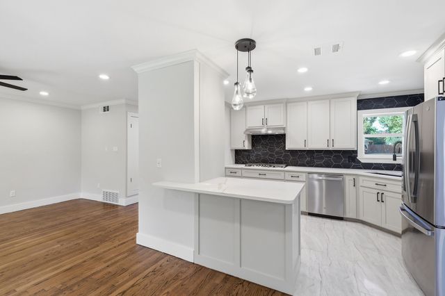 385 Crockett, Lewisville, TX 75057