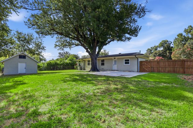 385 Crockett, Lewisville, TX 75057