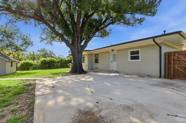 385 Crockett, Lewisville, TX 75057