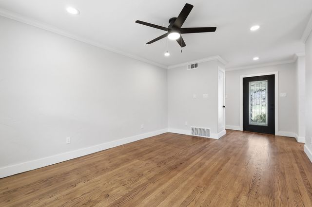 385 Crockett, Lewisville, TX 75057
