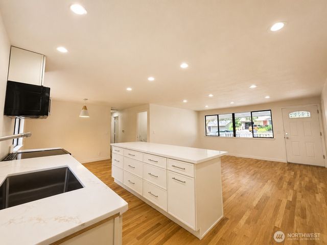 2502 202nd Place SW, Lynnwood, WA 98036