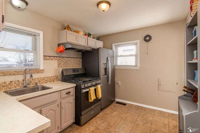 18082 Ray Street, Riverview, MI 48193