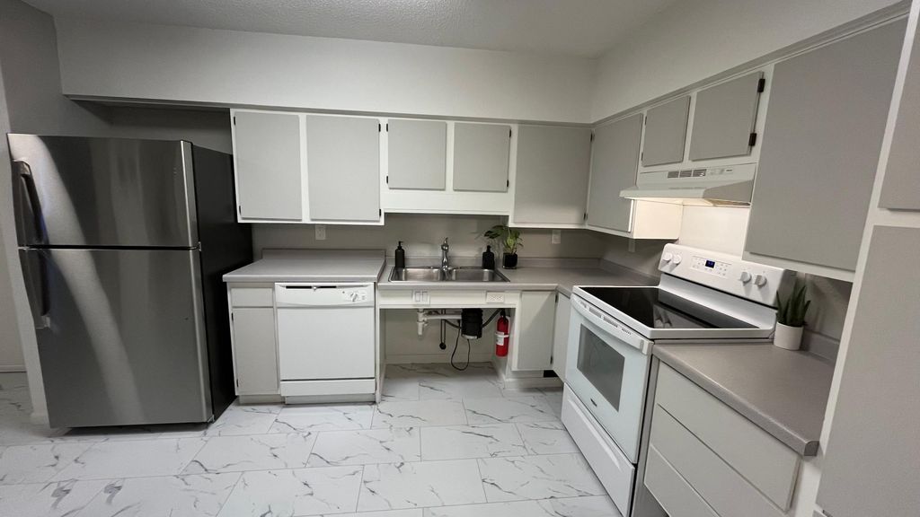221 Grand Avenue W 108, South Saint Paul, MN 55075 — photo 4