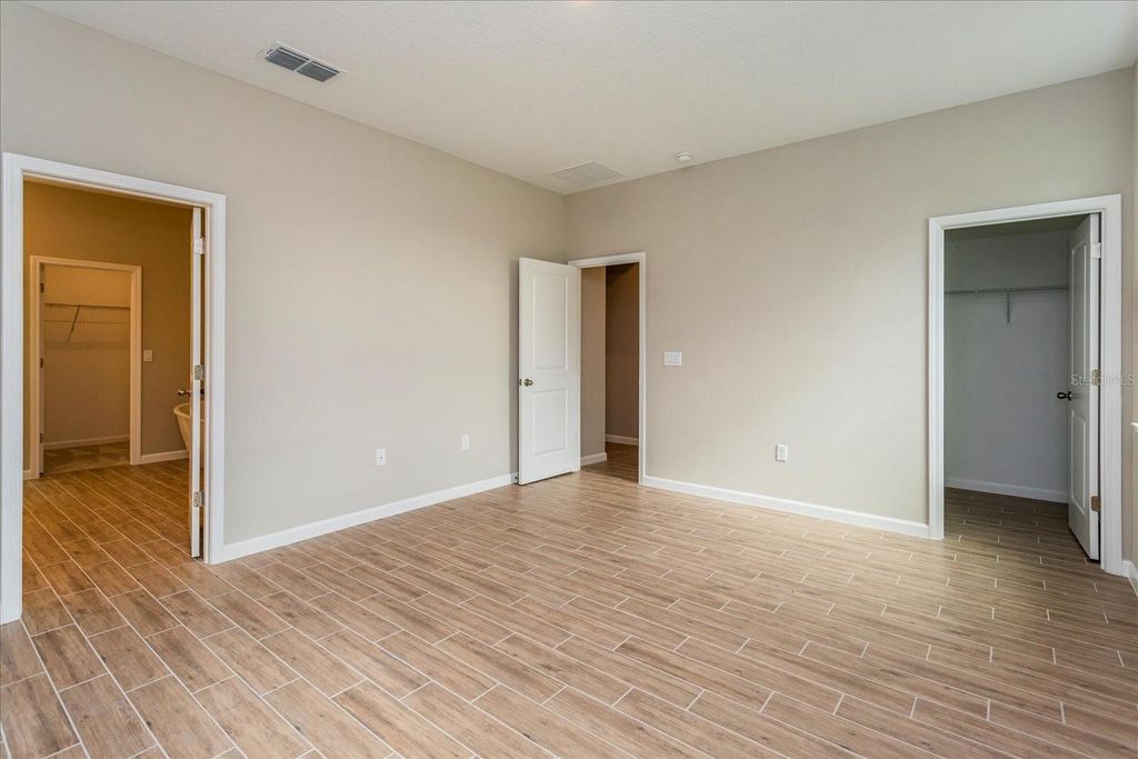 Image 11 of property listing at 6045 FLOWERING CHERRY BEND, Winter Garden, FL 34787