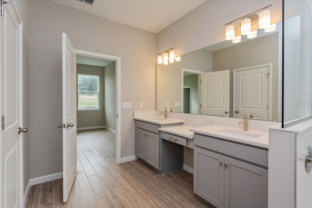 Image 13 of property listing at 6045 FLOWERING CHERRY BEND, Winter Garden, FL 34787