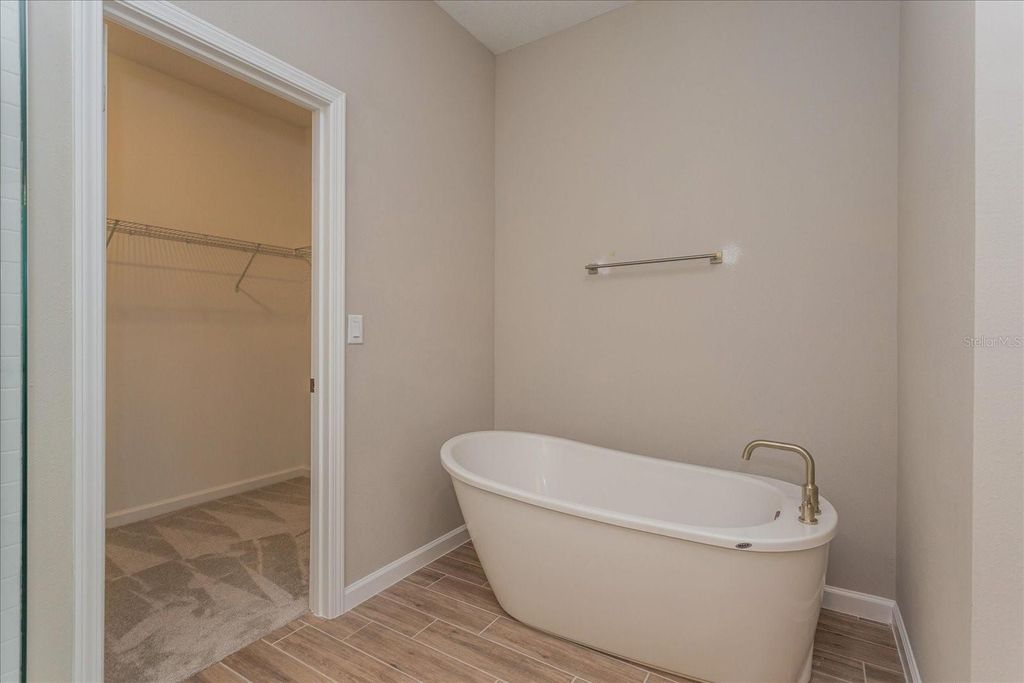 Image 14 of property listing at 6045 FLOWERING CHERRY BEND, Winter Garden, FL 34787