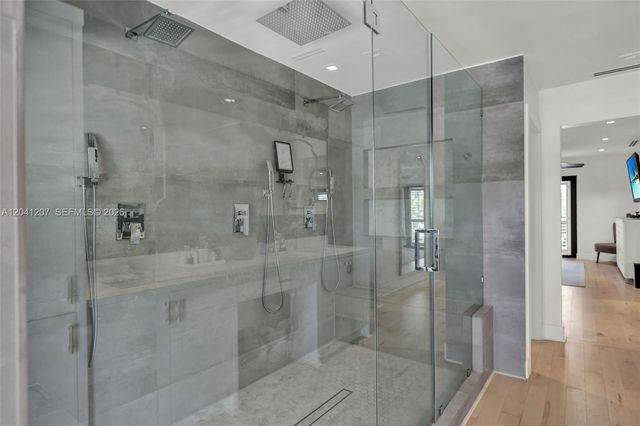 16416 NE 32nd Ave, North Miami Beach, FL 33160