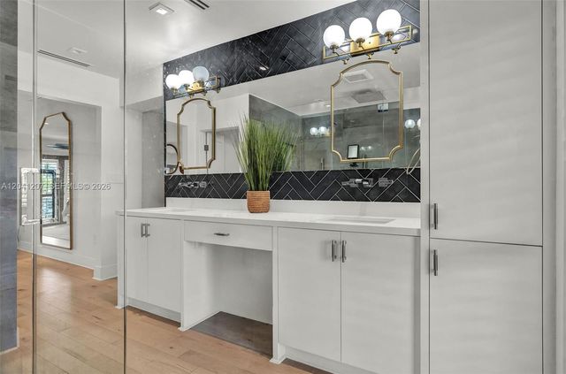 16416 NE 32nd Ave, North Miami Beach, FL 33160