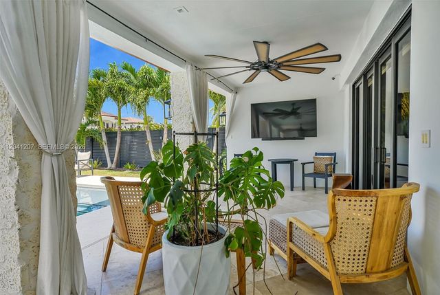 16416 NE 32nd Ave, North Miami Beach, FL 33160