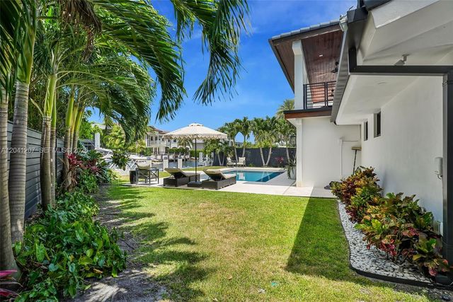 16416 NE 32nd Ave, North Miami Beach, FL 33160