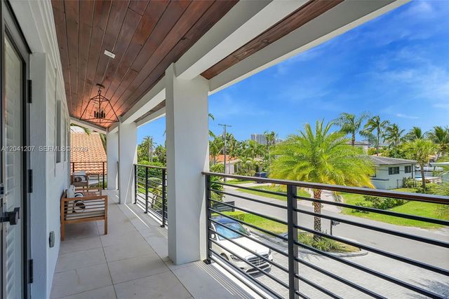 16416 NE 32nd Ave, North Miami Beach, FL 33160