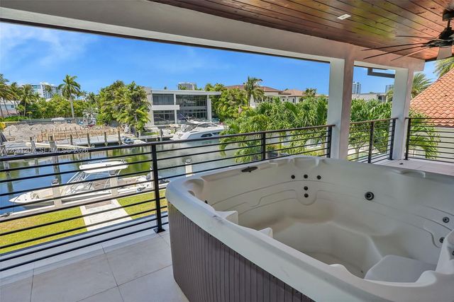 16416 NE 32nd Ave, North Miami Beach, FL 33160
