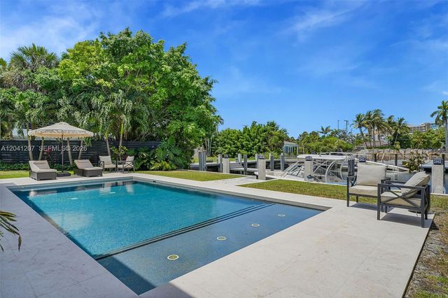 16416 NE 32nd Ave, North Miami Beach, FL 33160