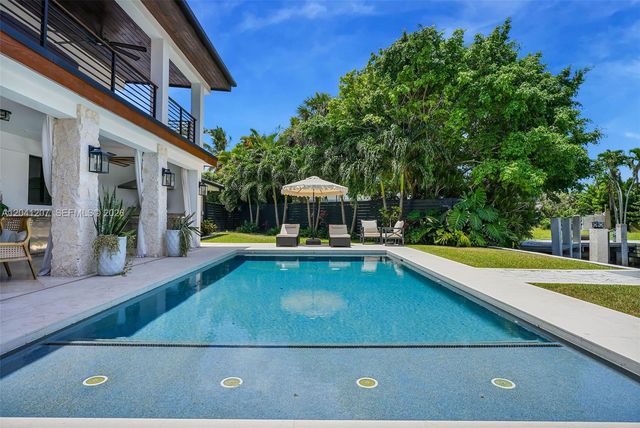 16416 NE 32nd Ave, North Miami Beach, FL 33160