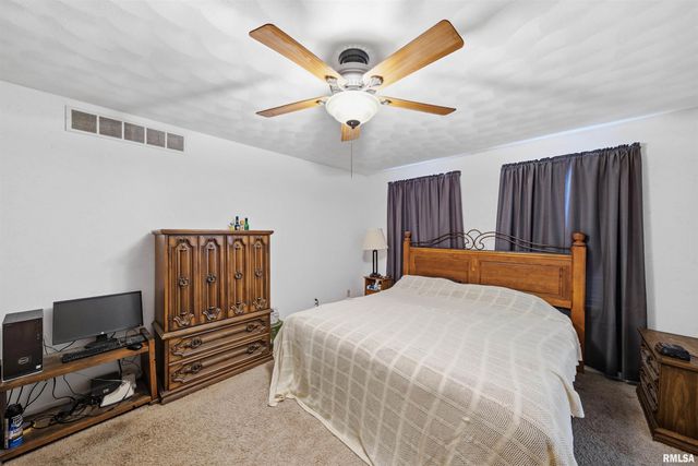 701 BUCKHAVEN Street, Pekin, IL 61554