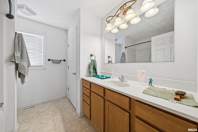 701 BUCKHAVEN Street, Pekin, IL 61554