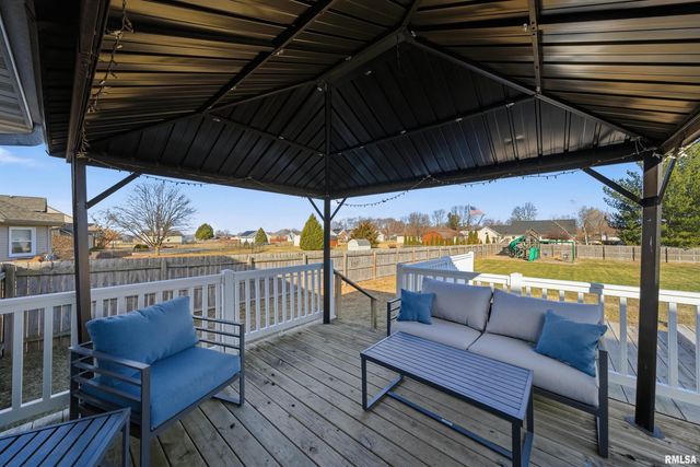 701 BUCKHAVEN Street, Pekin, IL 61554