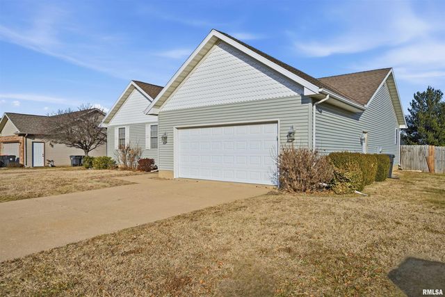 701 BUCKHAVEN Street, Pekin, IL 61554