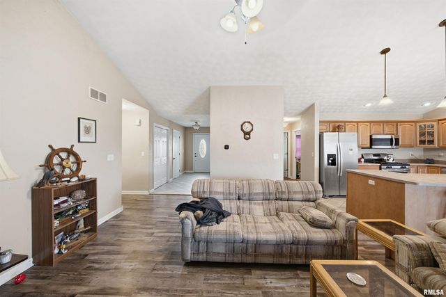 701 BUCKHAVEN Street, Pekin, IL 61554