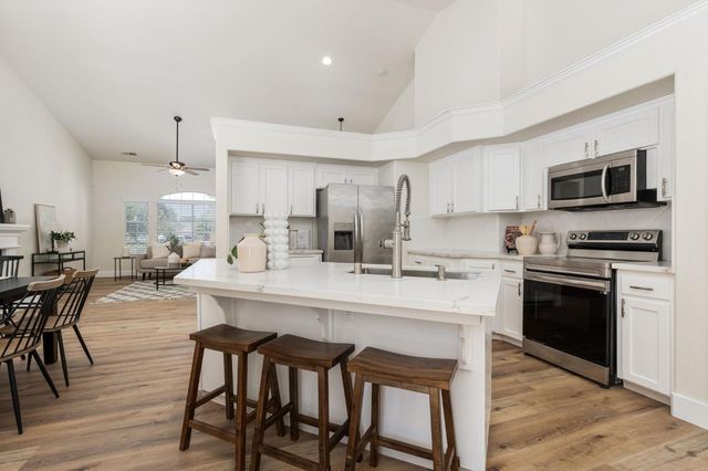 9808 N Whitney Avenue, Fresno, CA 93720