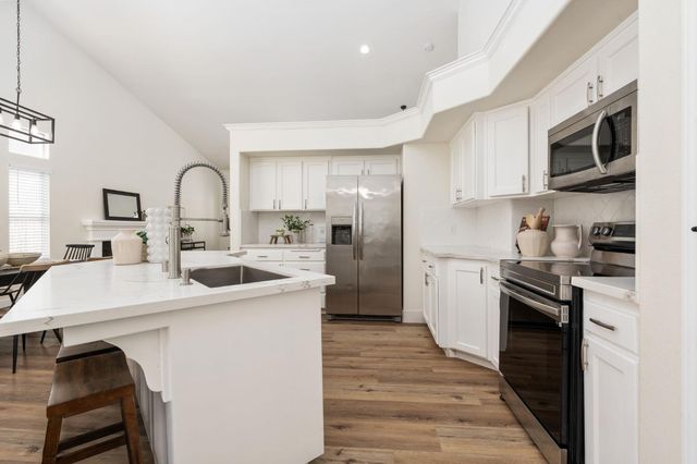 9808 N Whitney Avenue, Fresno, CA 93720
