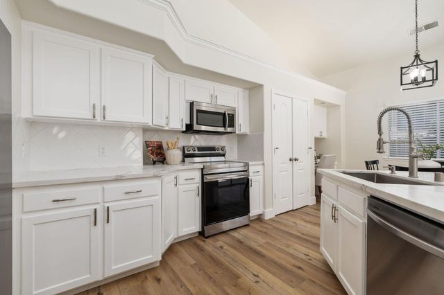 9808 N Whitney Avenue, Fresno, CA 93720