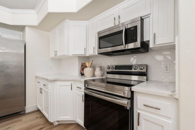 9808 N Whitney Avenue, Fresno, CA 93720