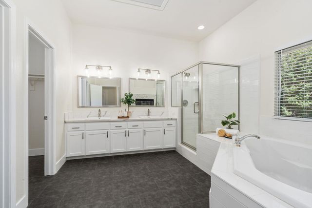 9808 N Whitney Avenue, Fresno, CA 93720