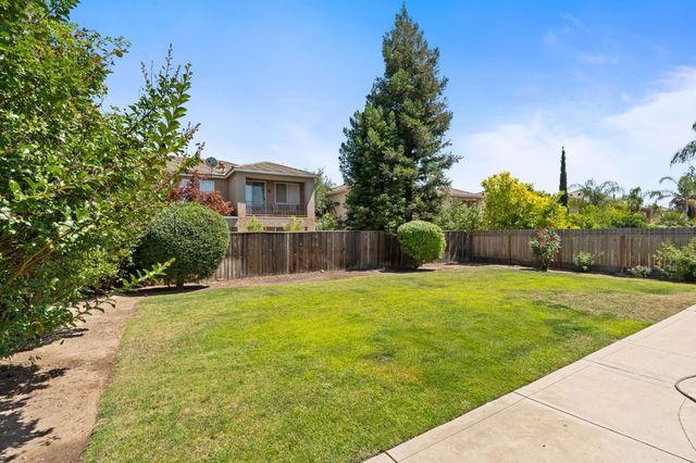 9808 N Whitney Avenue, Fresno, CA 93720