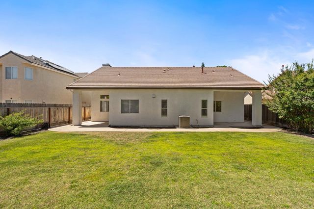 9808 N Whitney Avenue, Fresno, CA 93720